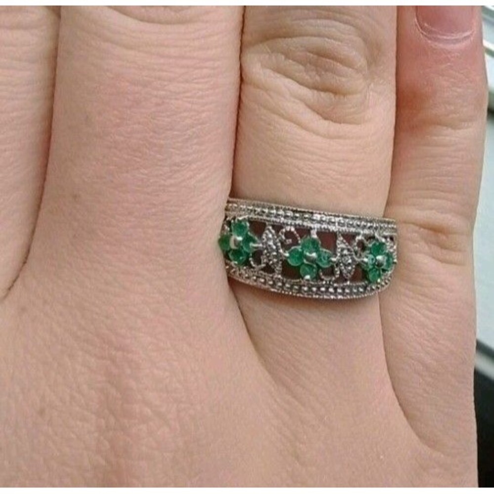 Women's Sterling Silver, Emerald, And CZ Diamond Flower Ring Signed CC Size 7